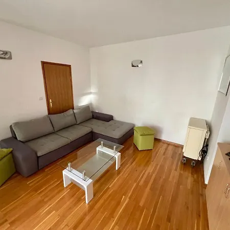 Daire Uno Cozy Crib Near Garden