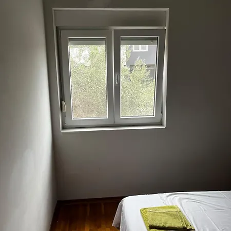 Daire Uno Cozy Crib Near Garden *
