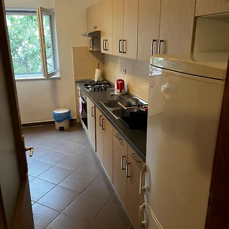 Daire Uno Cozy Crib Near Garden Tisno